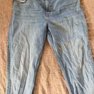 Abercrombie and Fitch 90’s Mom Jean